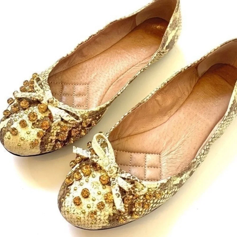 Vince Camuto Snake Skin Gold Embellished flats Size 7